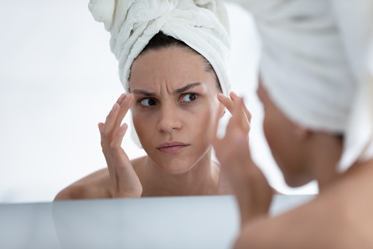 Причины появления заломов на лице Причины появления заломов на лице